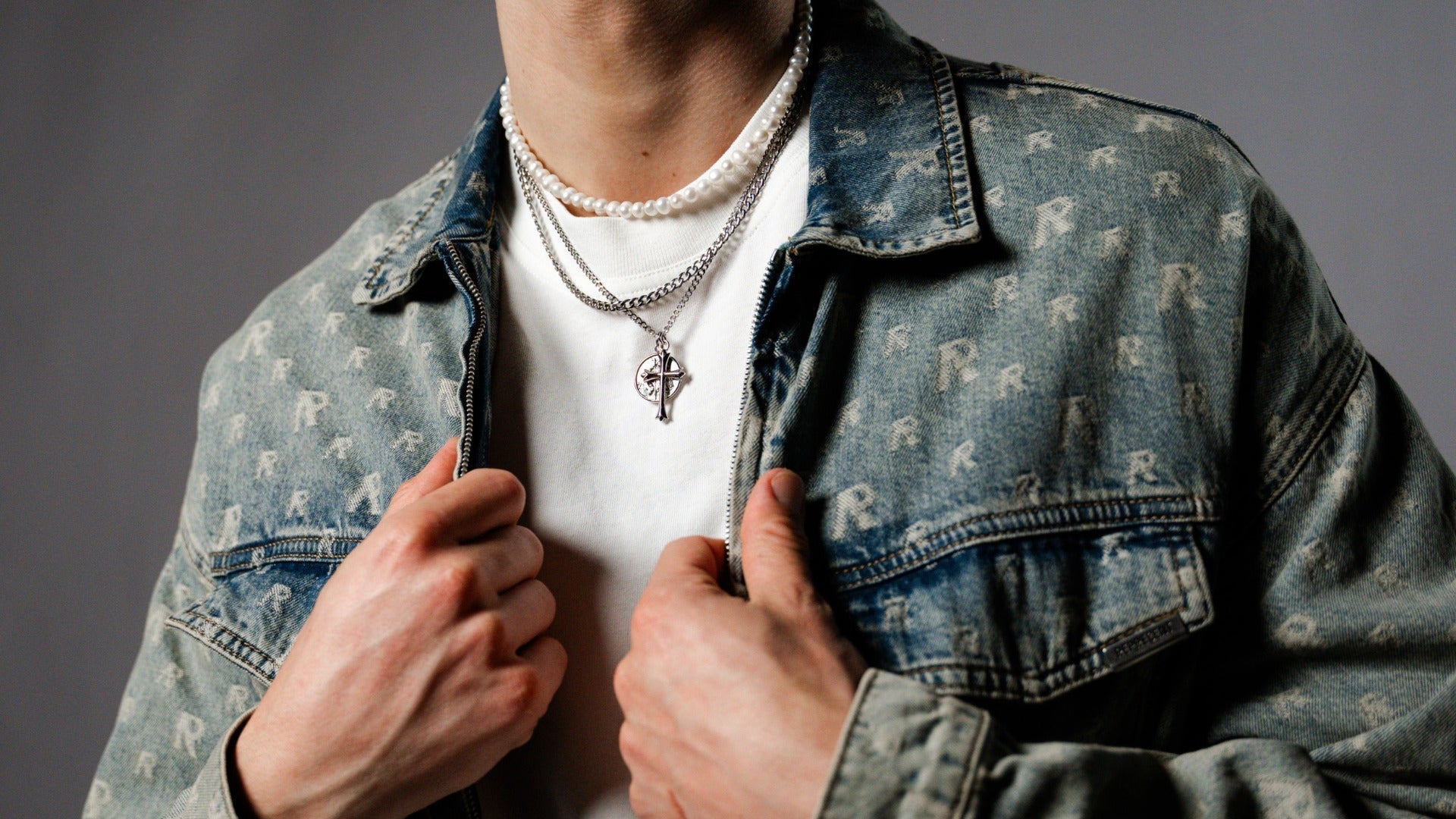 Halsketten kombinieren