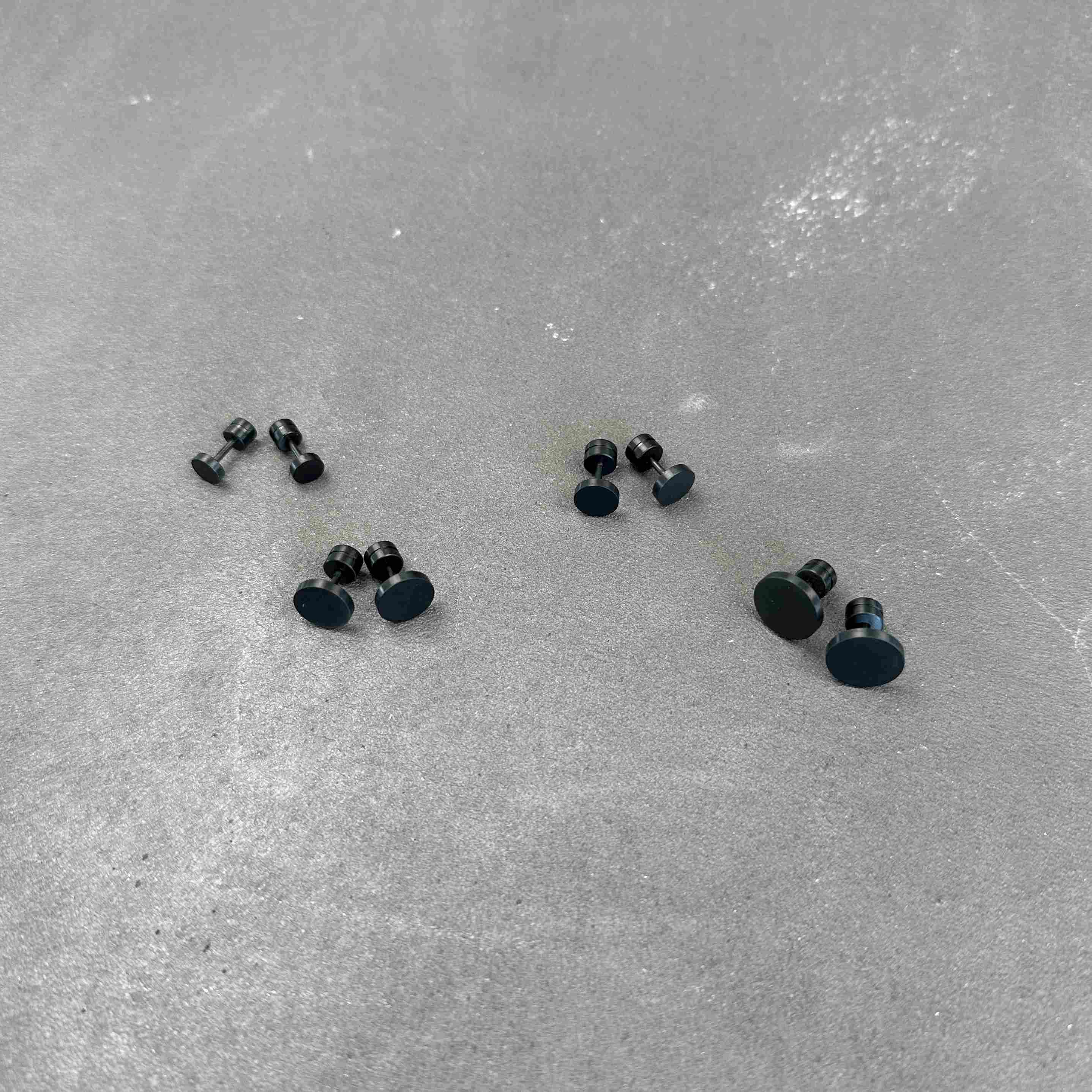 K12 - BLACK STEEL STUD EARRING