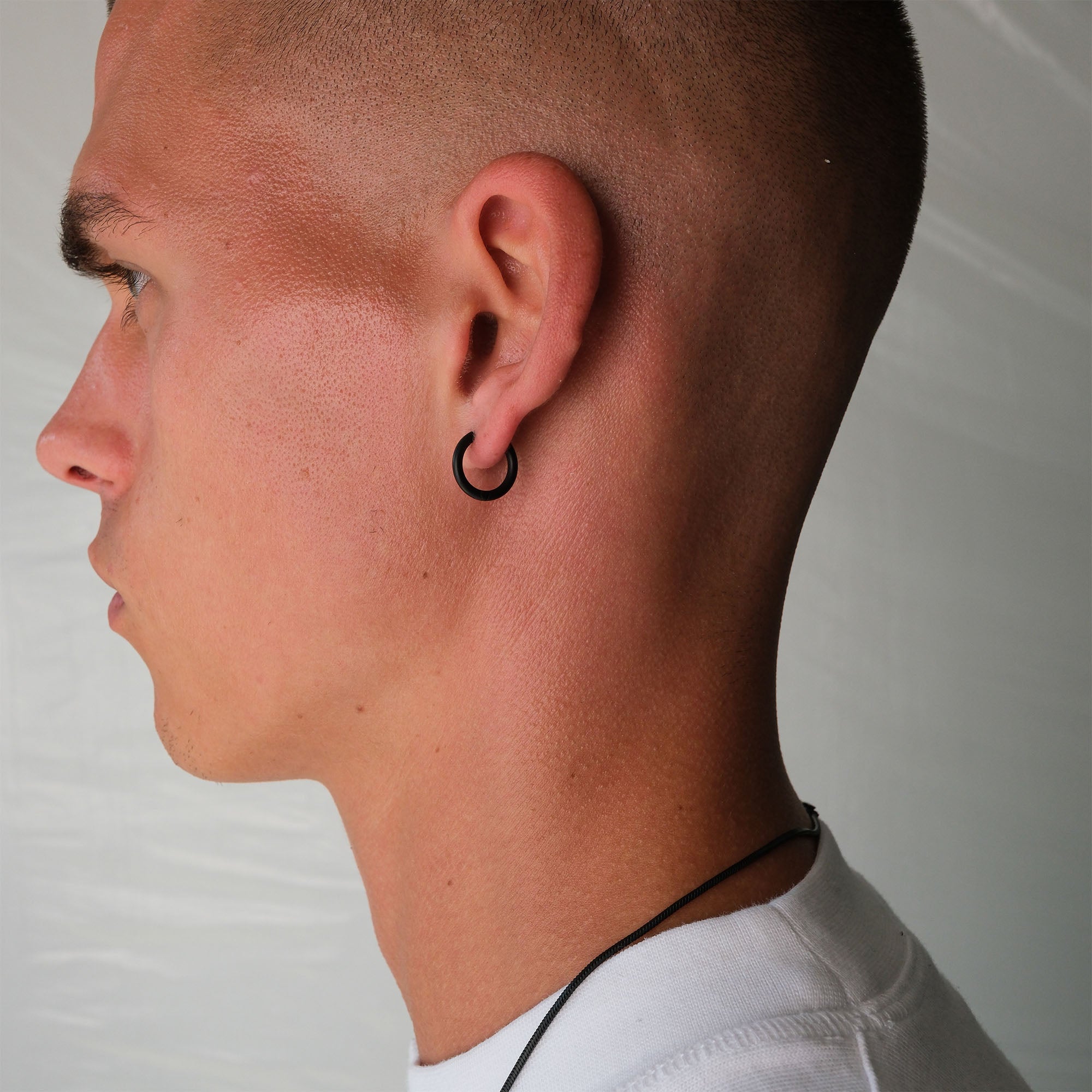 K12 - BLACK ROUND CREOLES - 2MM