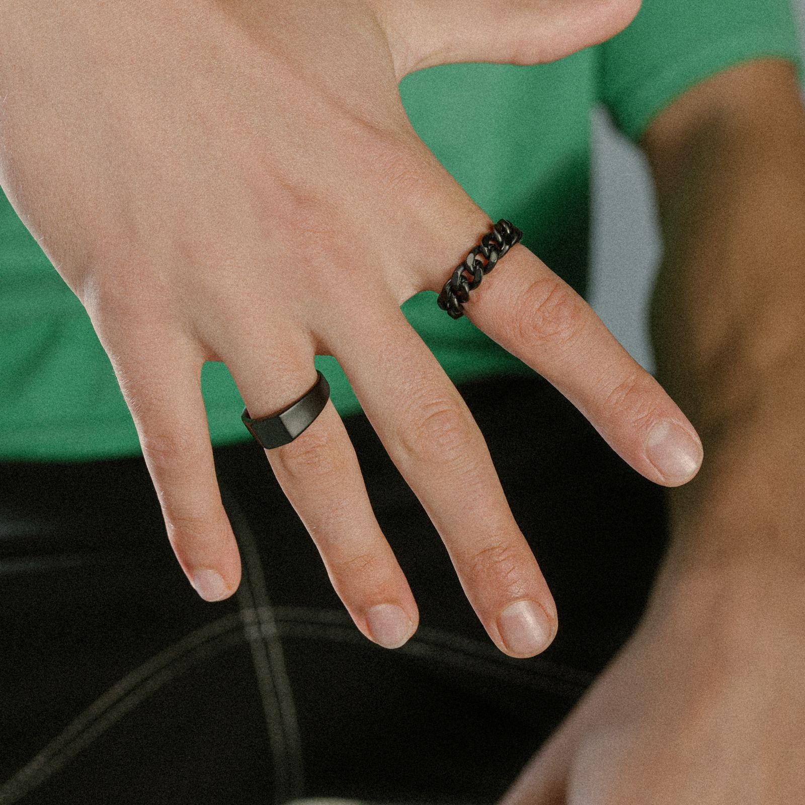 K12 - BLACK PLAIN SIGNET RING